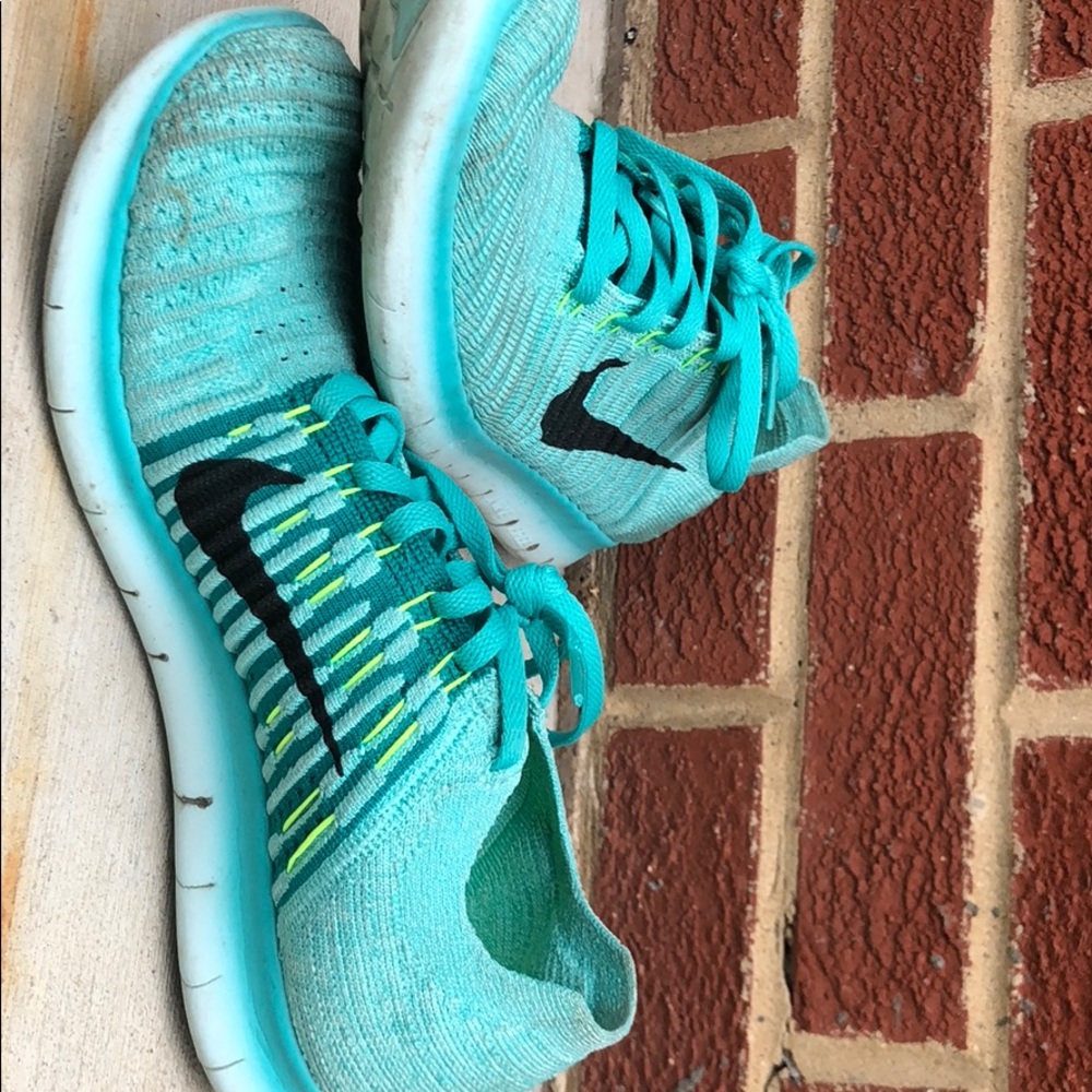 Nike free fly knit size: 9 will take best offer